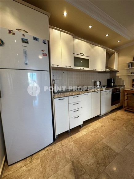 Spacious 2+1 apartment a kilometer from the sea in a comfortable area of Cikcilli.-id-4195-photo-4