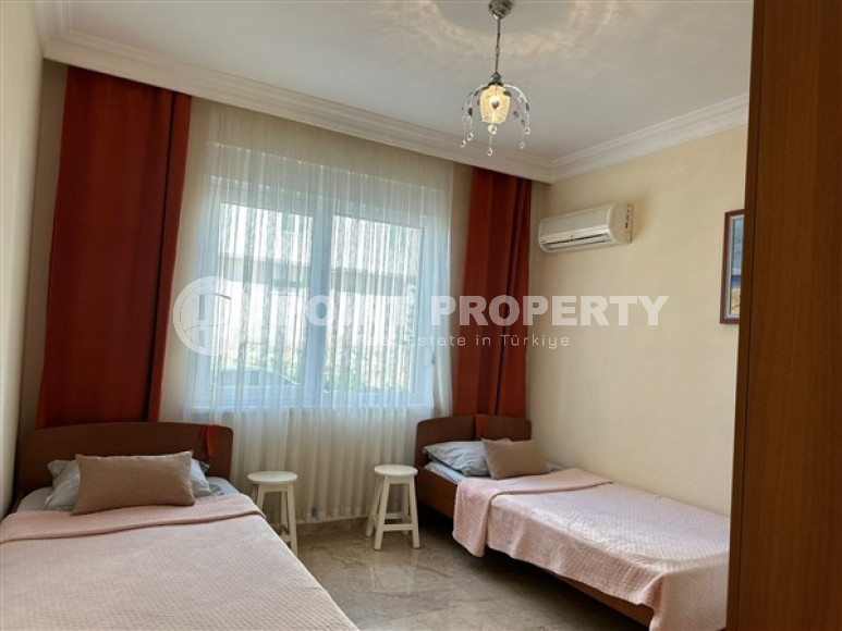 Spacious 2+1 apartment a kilometer from the sea in a comfortable area of Cikcilli.-id-4195-photo-7