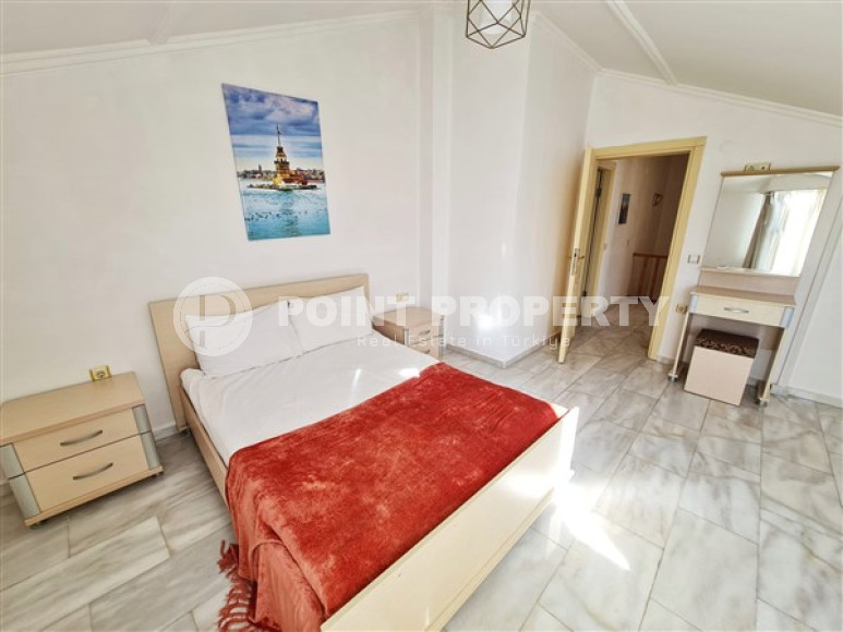 Панорамный дуплекс с четырьмя спальными комнатами на 5-м этаже с мансардой в центре района Оба.-id-4197-фото-3