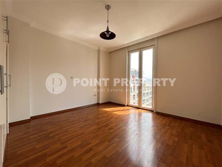 Панорамный дуплекс с чистовой отделкой на 11-м этаже с мансардой в центре района Махмутлар.-id-4201-фото-9