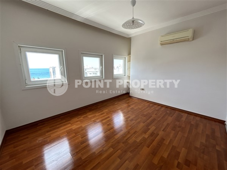 Панорамный дуплекс с чистовой отделкой на 11-м этаже с мансардой в центре района Махмутлар.-id-4201-фото-8