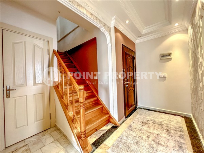 Прекрасный светлый дуплекс 4+1, общей площадью 190 м2, в 300 метрах от моря в центре района Оба.-id-4225-фото-11