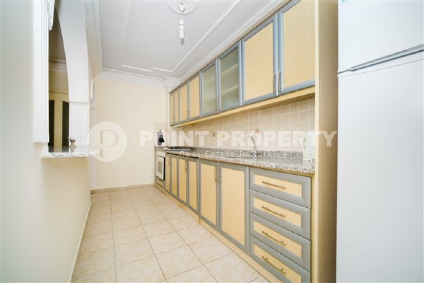 Furnished apartment with an area of 100 m2 and two balconies, Alanya center-id-4232-photo-5