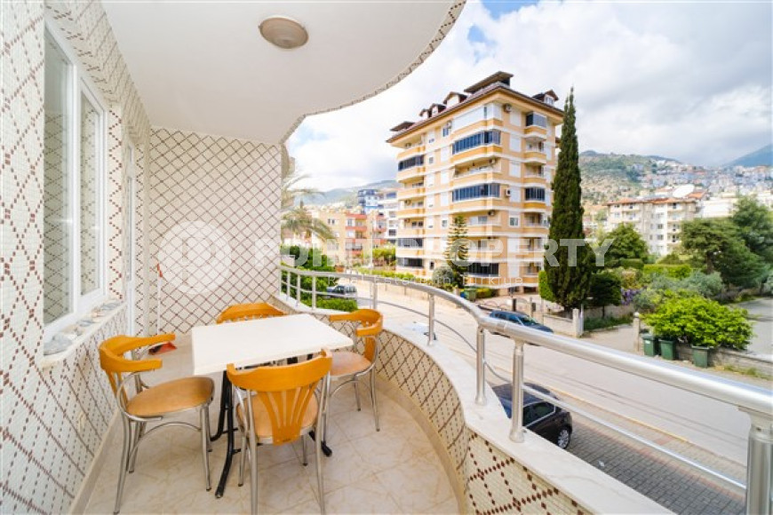 Furnished apartment with an area of 100 m2 and two balconies, Alanya center-id-4232-photo-7