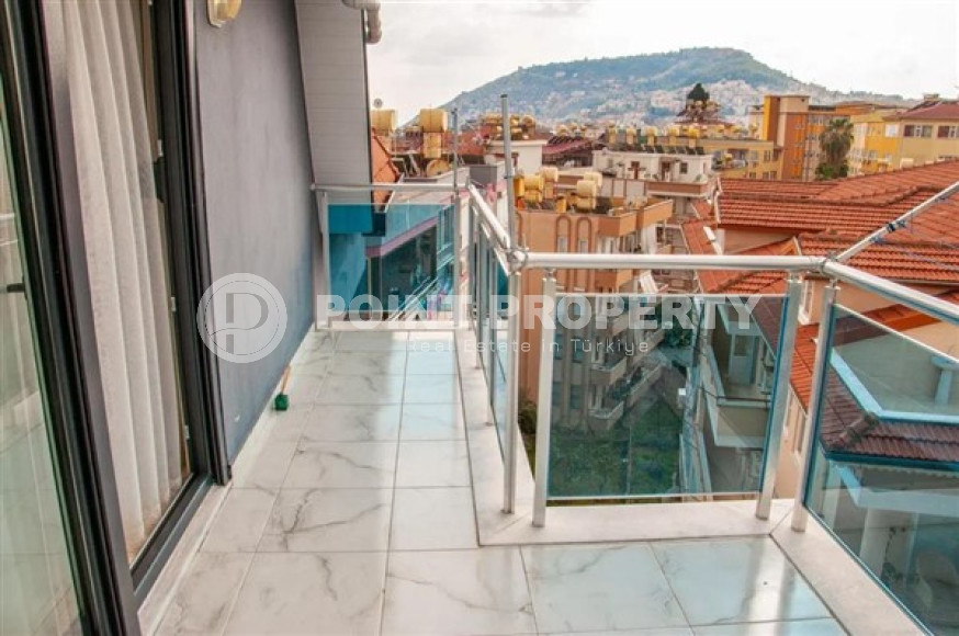 Удобный для проживания трёхкомнатный пентхаус 241 м2 в центре Аланьи.-id-4240-фото-12