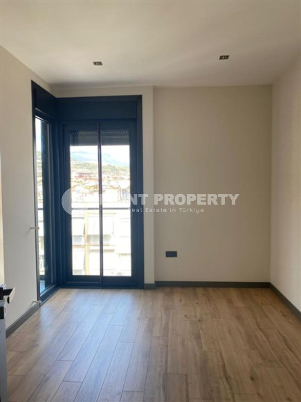 New and partially furnished apartments with an area of 160 m2 in the center of Alanya-id-4241-photo-9