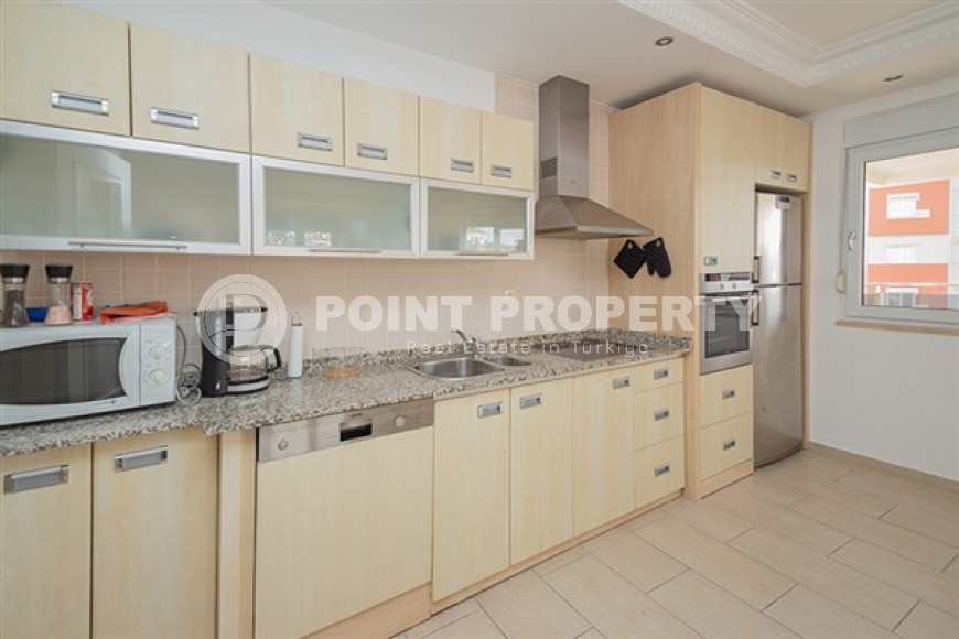 Светлая просторная квартира с видом на горы в 850 метрах от пляжа и набережной.-id-4245-фото-3