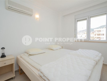 Bright spacious apartment with mountain views 850 meters from the beach and promenade.-id-4245-photo-4