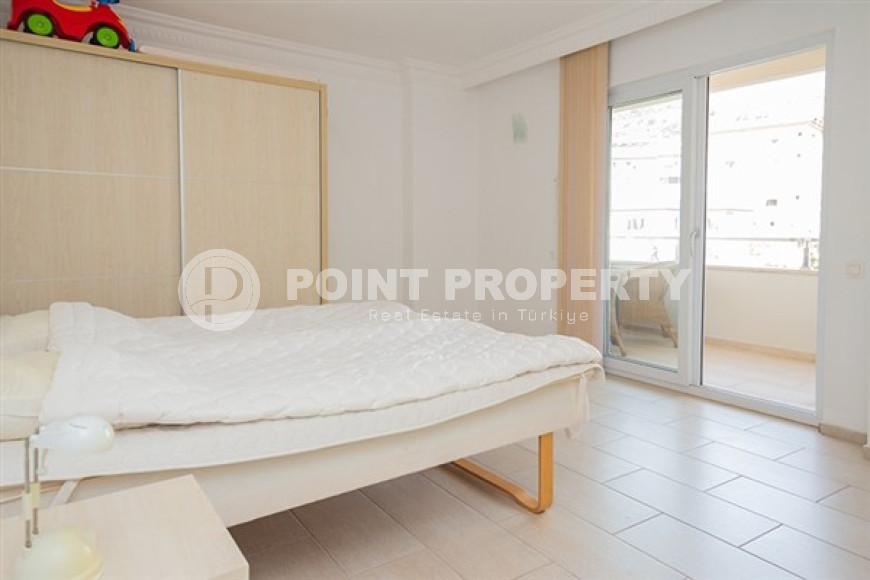 Светлая просторная квартира с видом на горы в 850 метрах от пляжа и набережной.-id-4245-фото-6