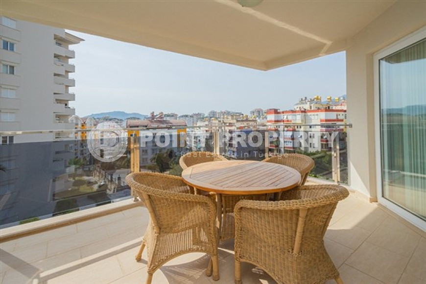 Светлая просторная квартира с видом на горы в 850 метрах от пляжа и набережной.-id-4245-фото-7