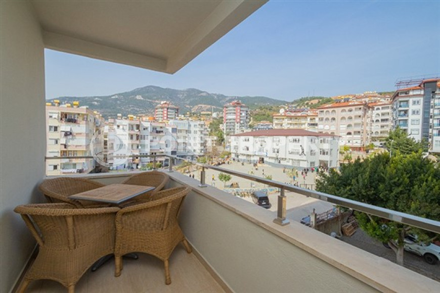 Светлая просторная квартира с видом на горы в 850 метрах от пляжа и набережной.-id-4245-фото-8