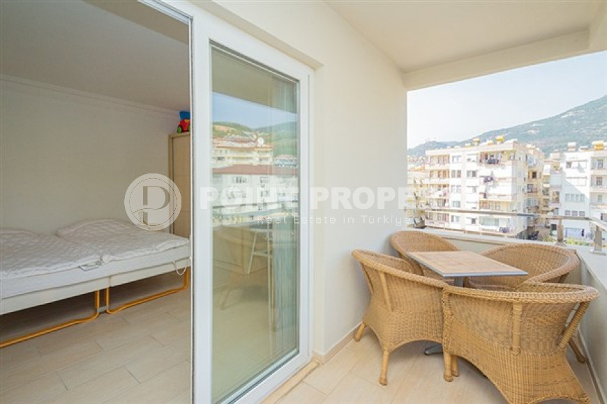 Светлая просторная квартира с видом на горы в 850 метрах от пляжа и набережной.-id-4245-фото-9