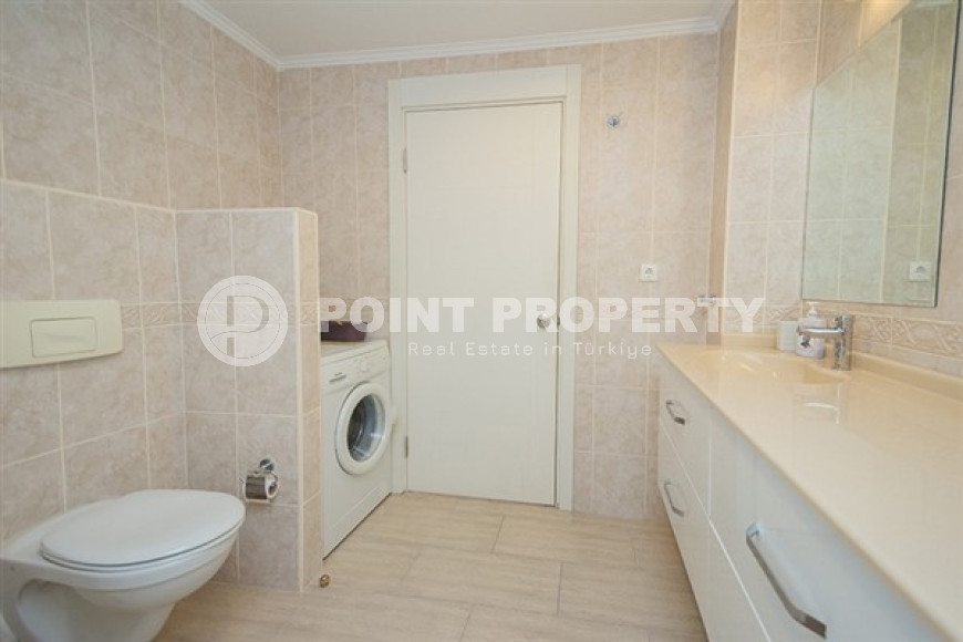 Светлая просторная квартира с видом на горы в 850 метрах от пляжа и набережной.-id-4245-фото-11