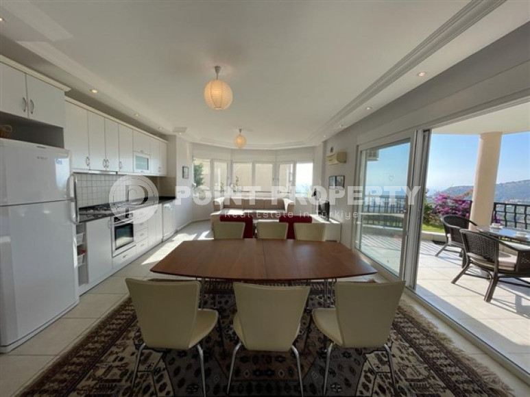 Стильная двухуровневая квартира с собственным садом в престижном районе Бекташ.-id-4246-фото-4