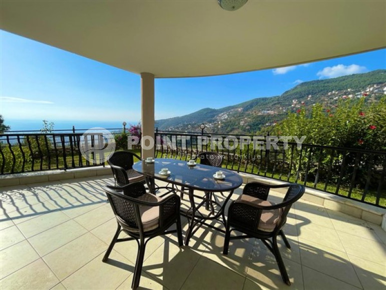 Стильная двухуровневая квартира с собственным садом в престижном районе Бекташ.-id-4246-фото-9