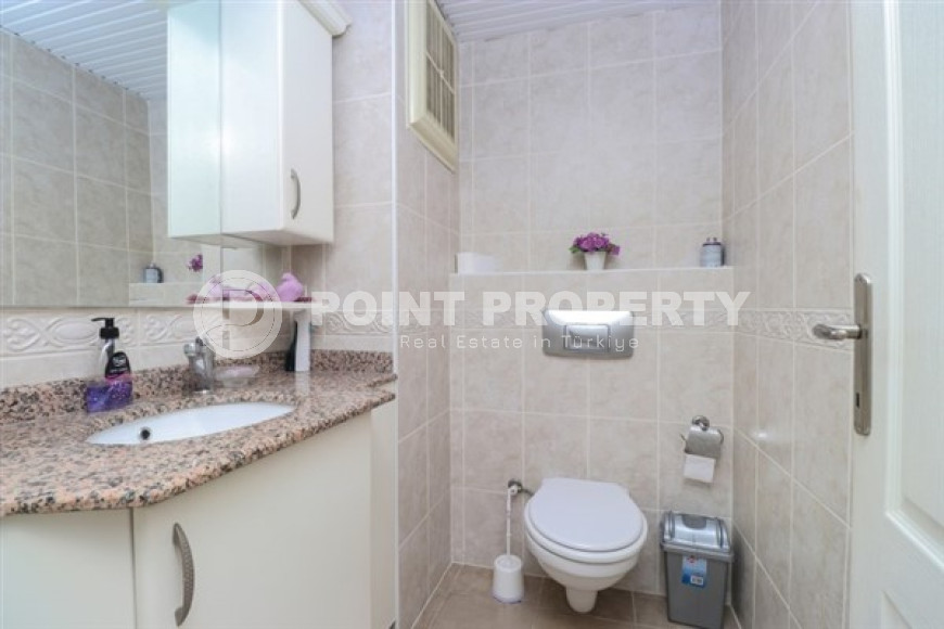 Вместительная квартира с двумя балконами в центре Аланьи, Гуллер Пинари. Жилая площадь 110 м2.-id-4279-фото-9