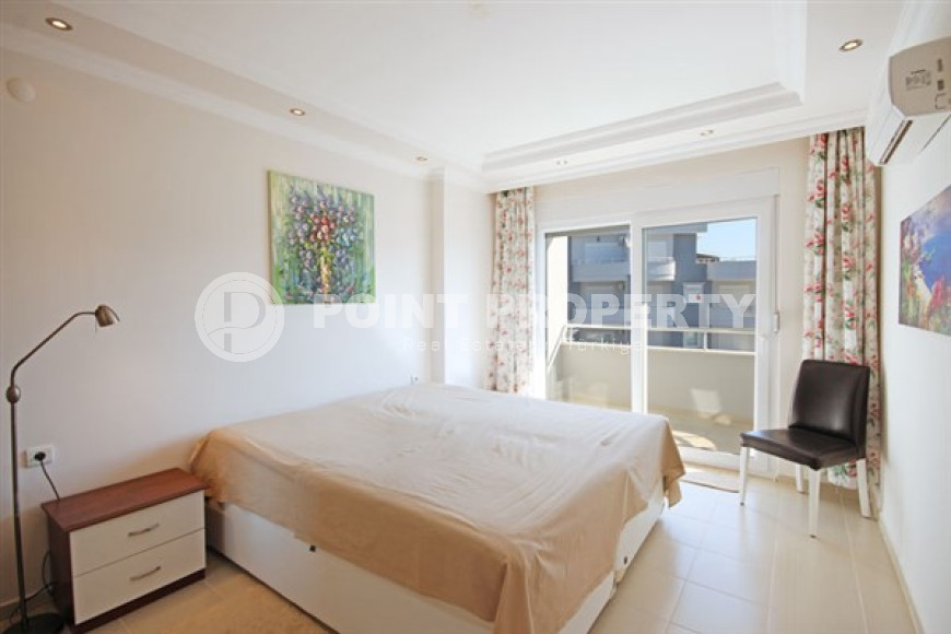 Beautiful bright duplex on the 10th floor with an attic in the center of the popular developed area of Mahmutlar.-id-4287-photo-5