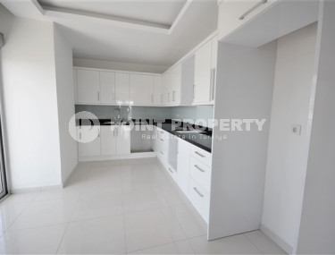 Large duplex 4+1 with fine finishing on the 12th floor with an attic with panoramic views of the sea and the city.-id-4289-photo-3