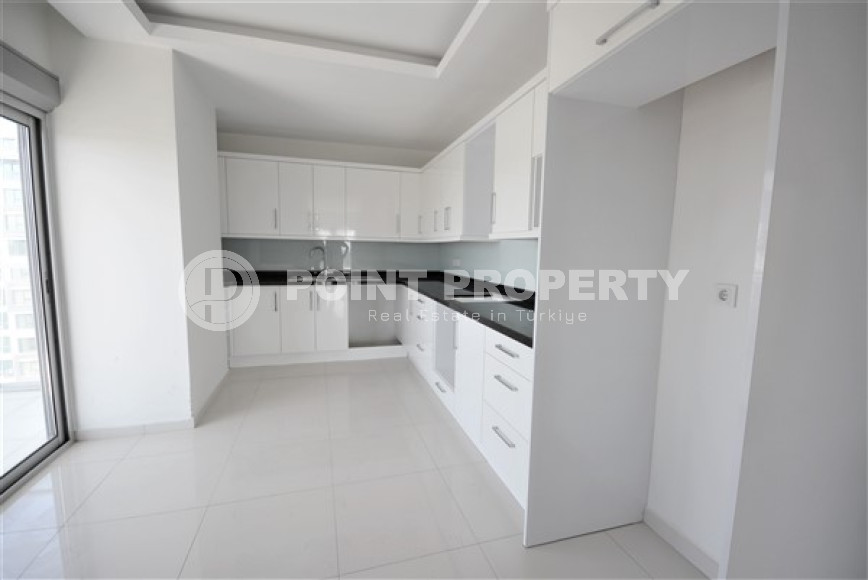 Large duplex 4+1 with fine finishing on the 12th floor with an attic with panoramic views of the sea and the city.-id-4289-photo-3