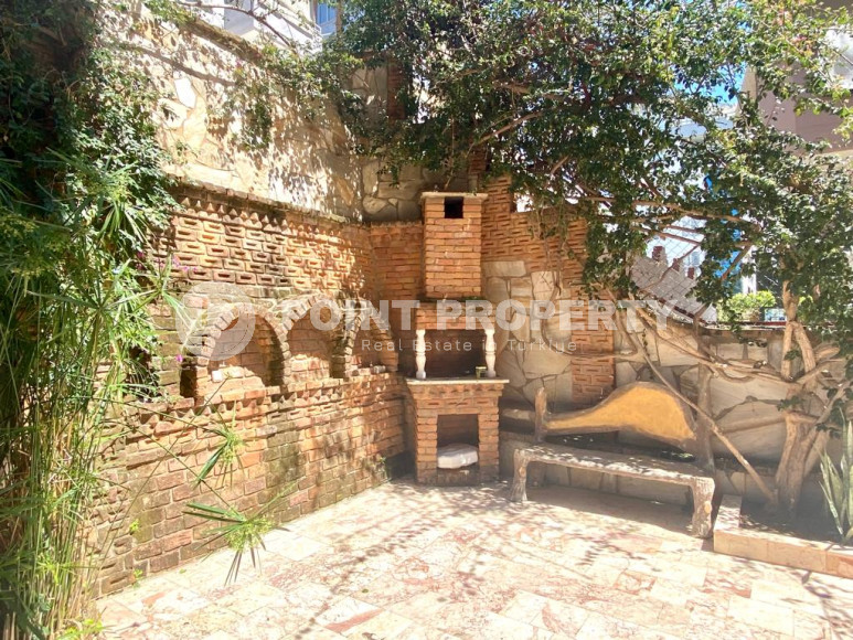 Просторные апартаменты с одной спальней, гостиной, отдельной кухней и тремя балконами в комплексе с открытым плавательным бассейном.-id-4299-фото-14