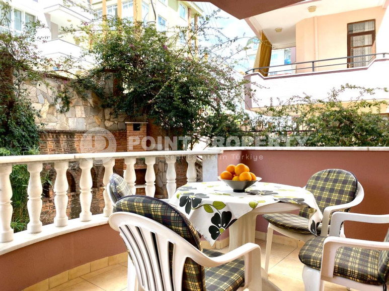 Просторные апартаменты с одной спальней, гостиной, отдельной кухней и тремя балконами в комплексе с открытым плавательным бассейном.-id-4299-фото-12