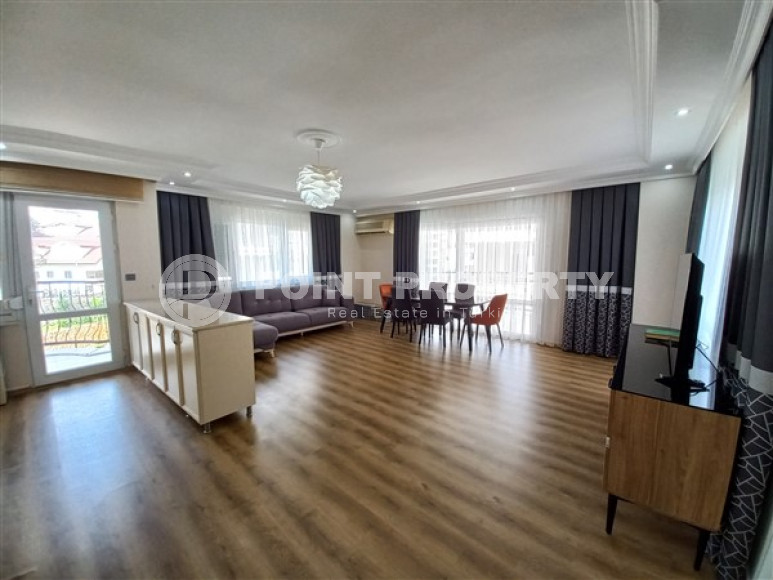 Three-room apartment with an area of 110 m2, Tosmur district, 150 meters from the Mediterranean Sea-id-3630-photo-2
