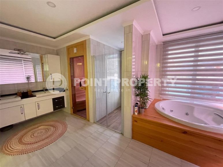 Four-room two-level apartment with furniture on the 12th floor and attic, Mahmutlar-id-4310-photo-22