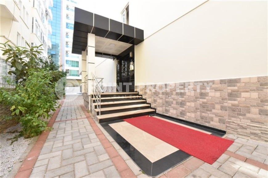 Beautiful bright 1+1 apartment, with a total area of 70 m2, 300 meters from the sea in the center of Alanya's popular Mahmutlar area.-id-4326-photo-11