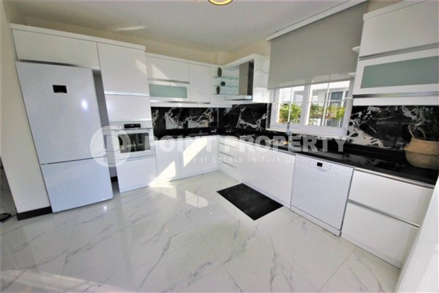 Просторная двухэтажная вилла в элитном районе Аланьи Каргыджак с возможностью получения вида на жительство.-id-4329-фото-4