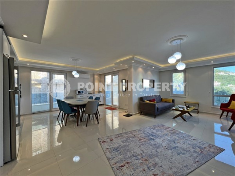 Spacious panoramic 3+1 duplex 500 meters from the beach and promenade in the very center of Alanya.-id-4348-photo-1