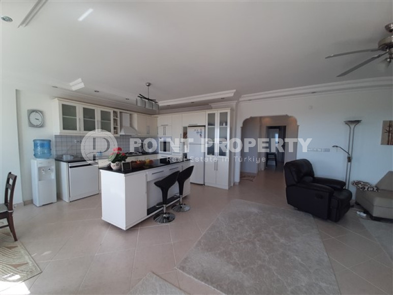 Spacious apartment 135 m2 with two balconies and furniture, 700 meters from the seashore in the Cikcilli area-id-4358-photo-5