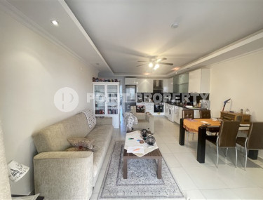 Меблированные апартаменты с двумя спальными комнатами на 4-м этаже в доме с бассейнами и фитнес клубом.-id-4365-фото-1