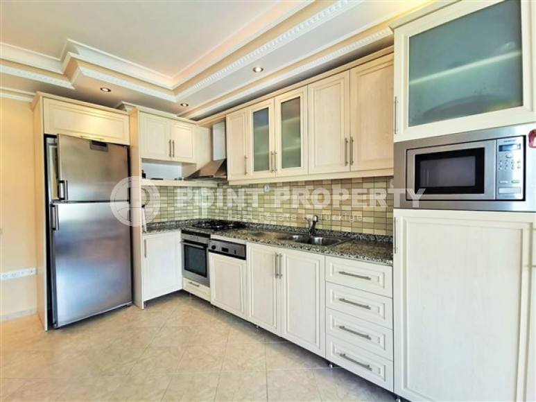 Просторная светлая квартира 2+1 в 50 метрах от моря в центре популярного района Аланьи Оба.-id-4384-фото-3