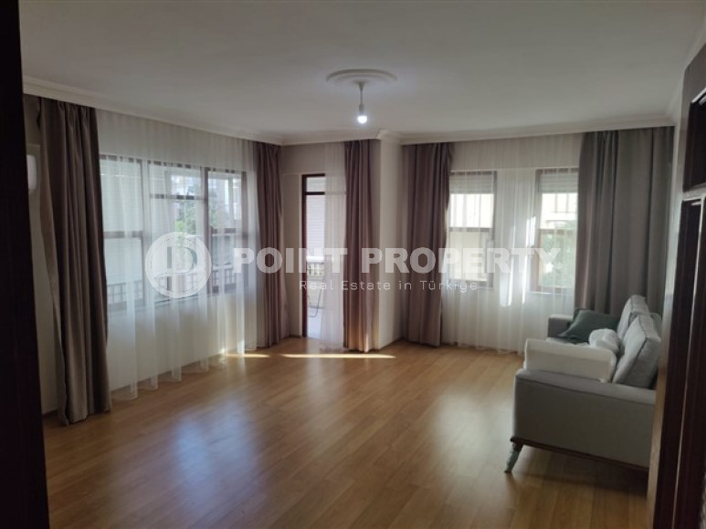 Small 1+1 apartment with a total area of 55 m2 in the very center of Alanya.-id-4386-photo-1