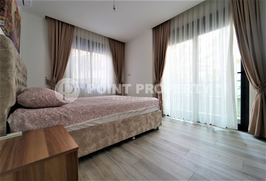 Compact comfortable apartment 2+1 50 meters from the sea in the very center of Alanya.-id-4399-photo-6