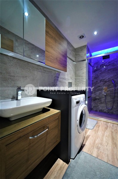 Compact comfortable apartment 2+1 50 meters from the sea in the very center of Alanya.-id-4399-photo-7