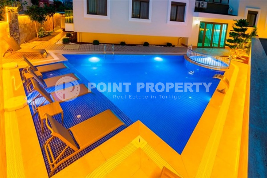 Compact comfortable apartment 2+1 50 meters from the sea in the very center of Alanya.-id-4399-photo-10