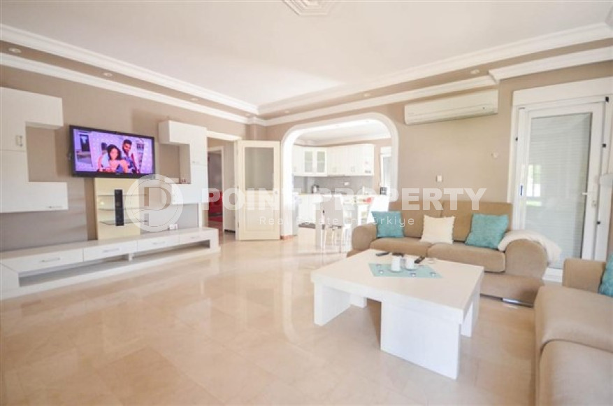 Отдельно стоящая трехэтажная вилла с собственным участком 500 м2, садом и бассейном в 500 метрах от моря.-id-4402-фото-3