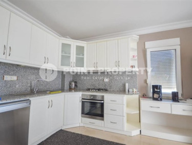 Отдельно стоящая трехэтажная вилла с собственным участком 500 м2, садом и бассейном в 500 метрах от моря.-id-4402-фото-5