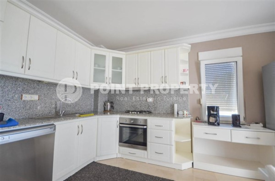 Отдельно стоящая трехэтажная вилла с собственным участком 500 м2, садом и бассейном в 500 метрах от моря.-id-4402-фото-5