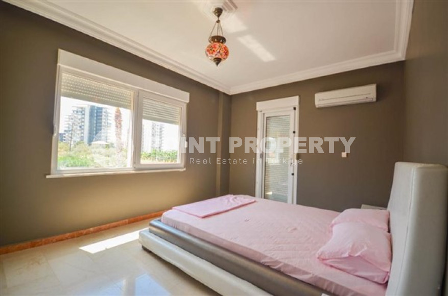 Отдельно стоящая трехэтажная вилла с собственным участком 500 м2, садом и бассейном в 500 метрах от моря.-id-4402-фото-7