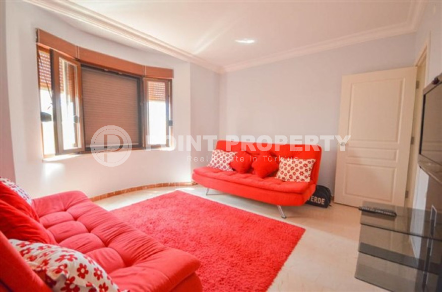 Отдельно стоящая трехэтажная вилла с собственным участком 500 м2, садом и бассейном в 500 метрах от моря.-id-4402-фото-8