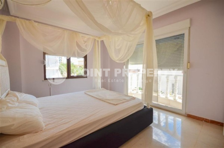 Отдельно стоящая трехэтажная вилла с собственным участком 500 м2, садом и бассейном в 500 метрах от моря.-id-4402-фото-9