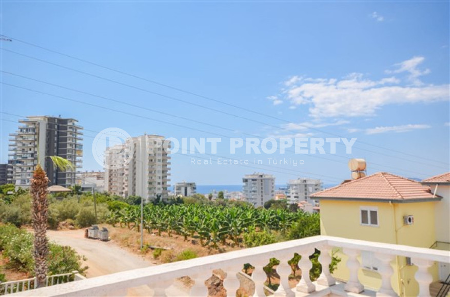 Отдельно стоящая трехэтажная вилла с собственным участком 500 м2, садом и бассейном в 500 метрах от моря.-id-4402-фото-14