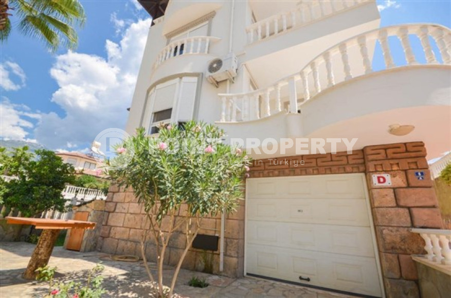 Отдельно стоящая трехэтажная вилла с собственным участком 500 м2, садом и бассейном в 500 метрах от моря.-id-4402-фото-19