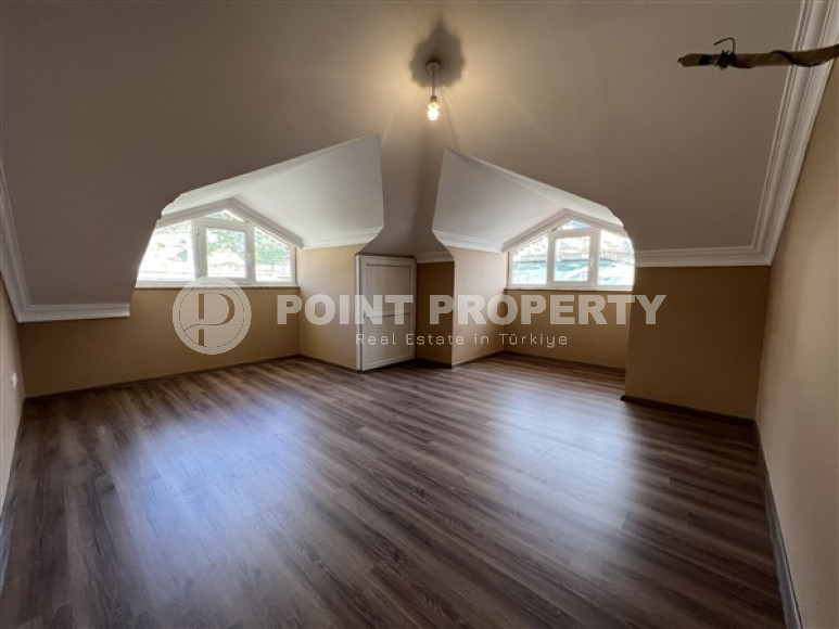 Huge eight-room penthouse with an area of 310 m2 located in the central part of Alanya-id-4408-photo-7