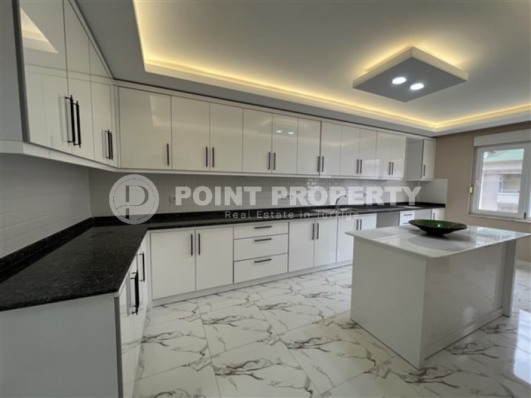 Huge eight-room penthouse with an area of 310 m2 located in the central part of Alanya-id-4408-photo-11