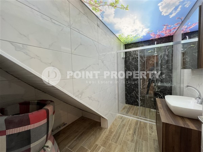 Huge eight-room penthouse with an area of 310 m2 located in the central part of Alanya-id-4408-photo-12