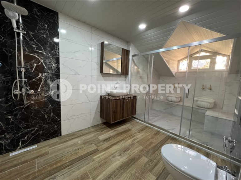 Huge eight-room penthouse with an area of 310 m2 located in the central part of Alanya-id-4408-photo-15