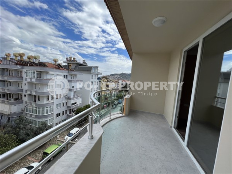 Huge eight-room penthouse with an area of 310 m2 located in the central part of Alanya-id-4408-photo-18